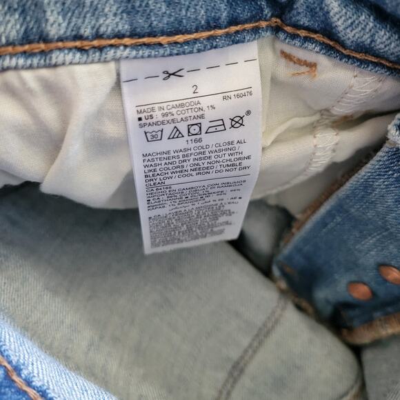 Old Navy Mid-Rise Distressed Button-Fly Cut-Off Light Wash 5" Jean Shorts Sz 2 - Picture 3 of 6